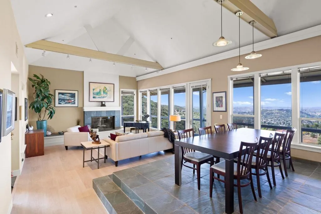 https://cdn.realtyfeed.com/cdn/127/306725145/cf3ade72e3d5a289952777f0d32d4dc0.webp
