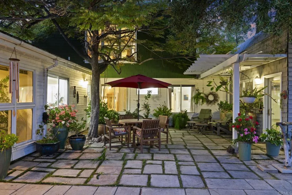 https://cdn.realtyfeed.com/cdn/127/306725145/e2e41539f48e97ed1105071eb136158c.webp