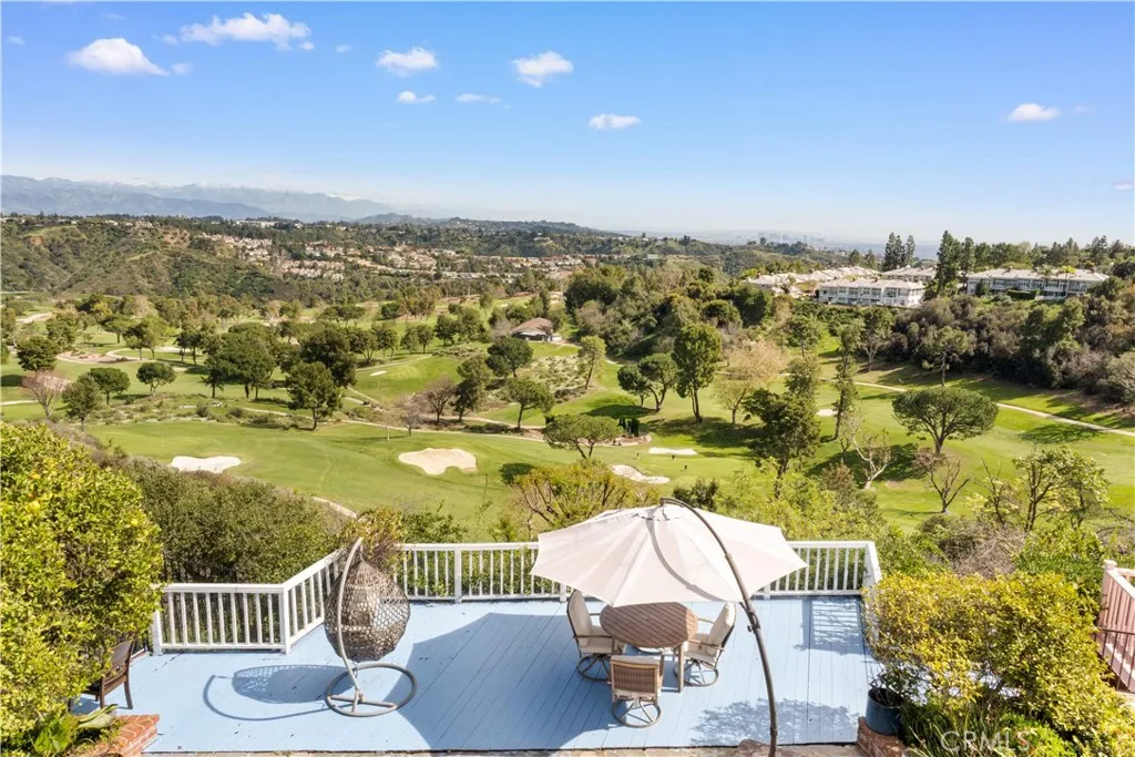 Los Angeles, CA 90049