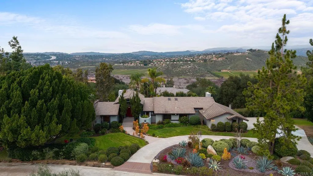 https://cdn.realtyfeed.com/cdn/127/306725245/737d1c76c932120d9f0123bc4749a9b5.webp