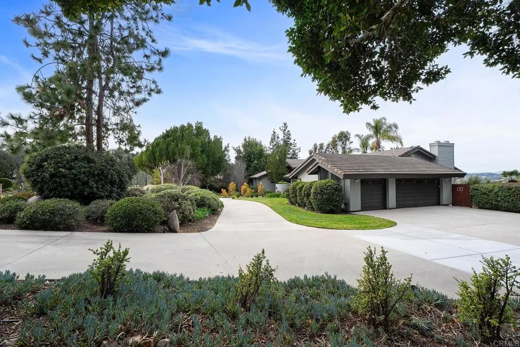 https://cdn.realtyfeed.com/cdn/127/306725245/8e56ce15bfdb385a082af4e00b209433.webp