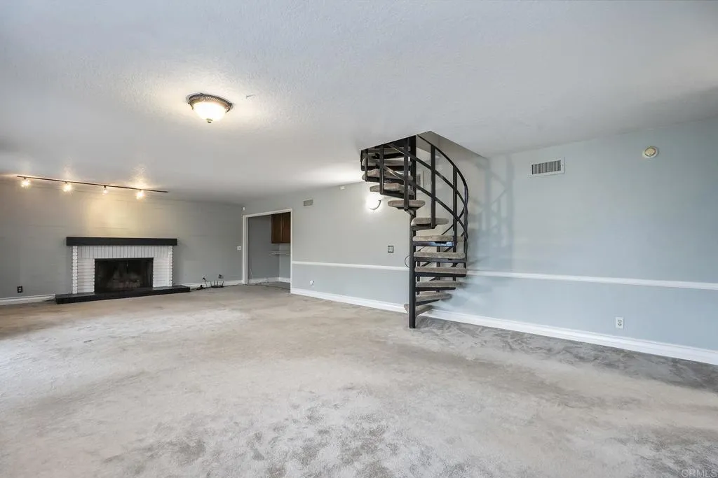 https://cdn.realtyfeed.com/cdn/127/306725245/938a19b1765ba9b69d2a1d2d73875462.webp