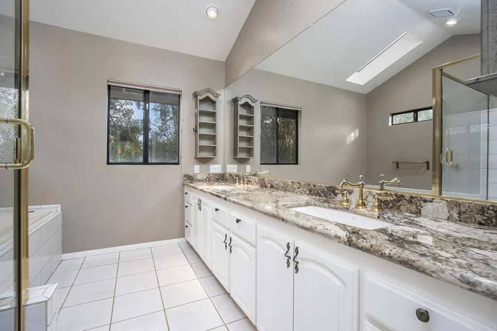 https://cdn.realtyfeed.com/cdn/127/306725245/bfbfa7e0caf25271be8ae3617d17f1e0.webp