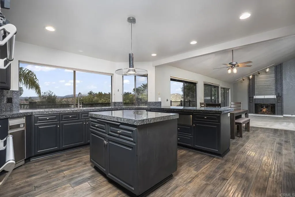 https://cdn.realtyfeed.com/cdn/127/306725245/e54cc3ec2b2fe2c159bc1aec9278a144.webp
