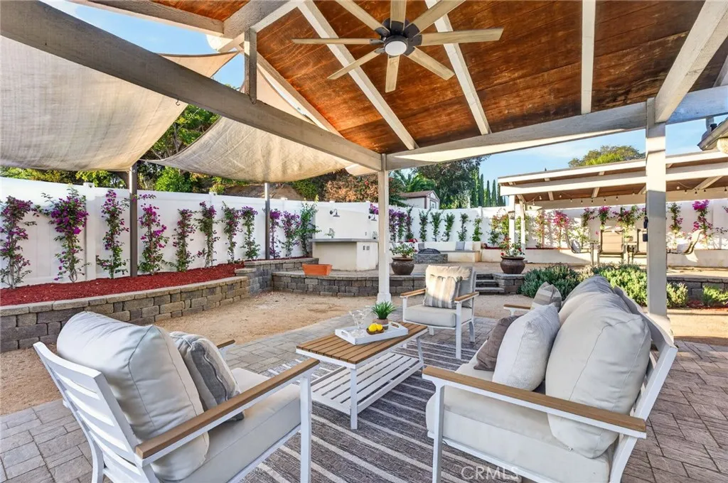 https://cdn.realtyfeed.com/cdn/127/306725247/1b215b163ed4bf64451ee349eba80597.webp