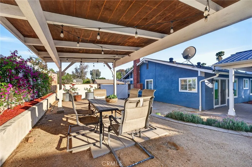https://cdn.realtyfeed.com/cdn/127/306725247/2f1296f82e3e361bd4be3bd10721e084.webp