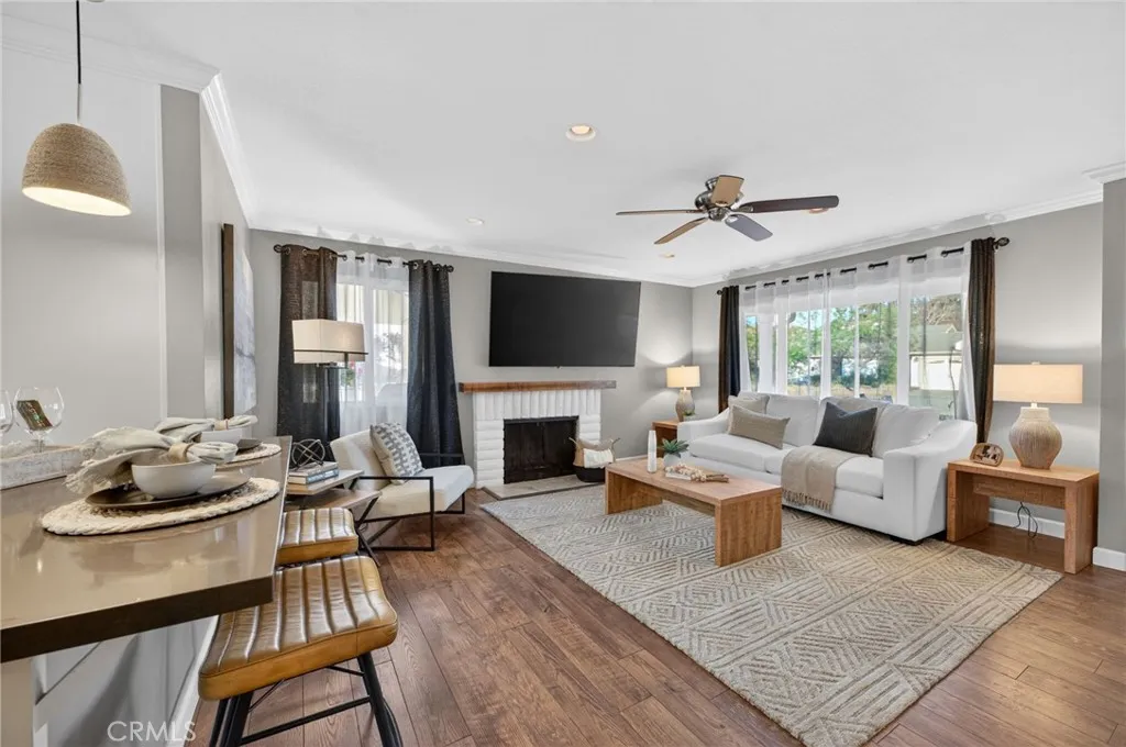 https://cdn.realtyfeed.com/cdn/127/306725247/35dd79eb2c80a99e467f67f66f3b7956.webp