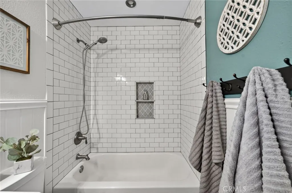 https://cdn.realtyfeed.com/cdn/127/306725247/3869dfd1a8f7baff40014bfe056bc3d3.webp