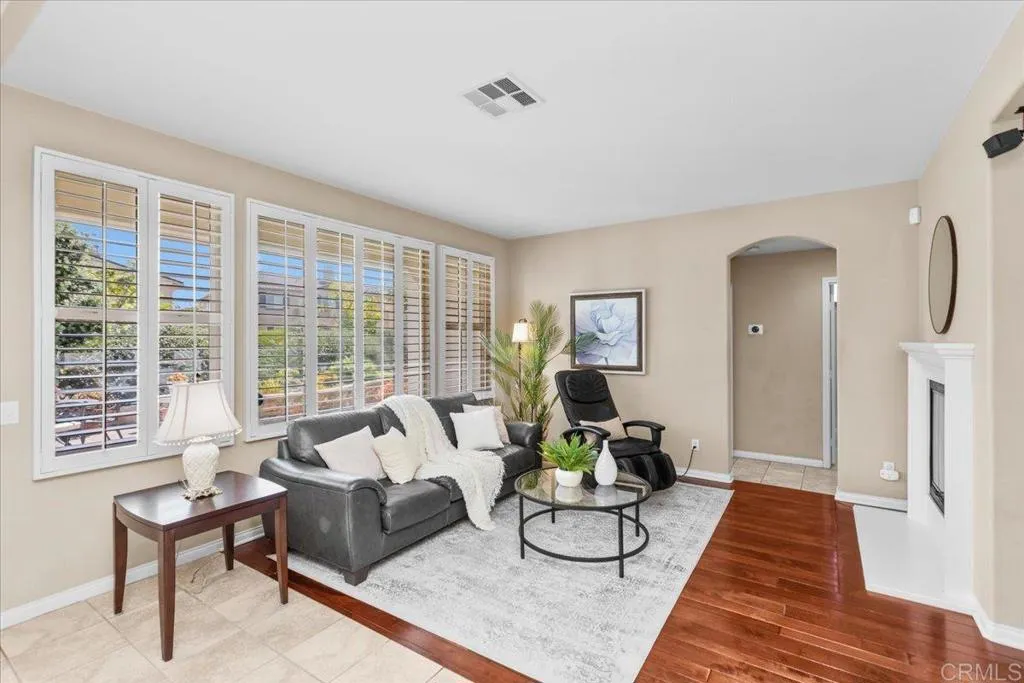 https://cdn.realtyfeed.com/cdn/127/306725259/671c71d1e001b0a59bb15ef8507cabb6.webp