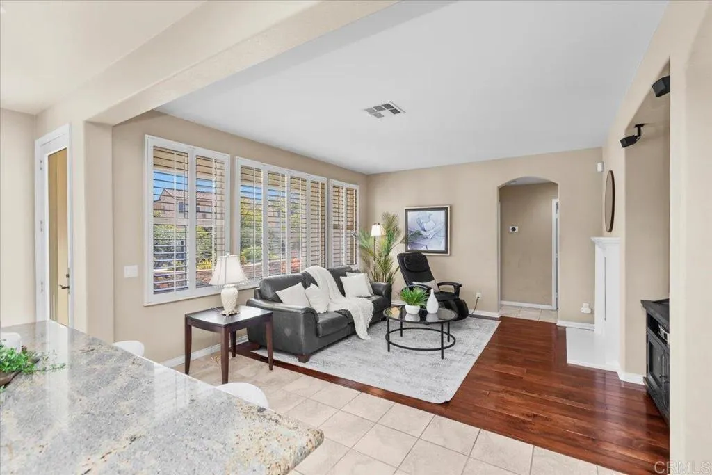 https://cdn.realtyfeed.com/cdn/127/306725259/f92f170fa92119e5242b14d878ab9ff3.webp