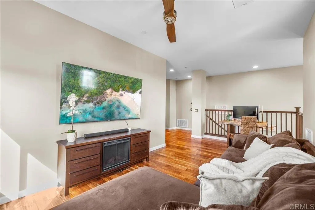 https://cdn.realtyfeed.com/cdn/127/306725261/51a70f3269e15b691d58661f4923892f.webp
