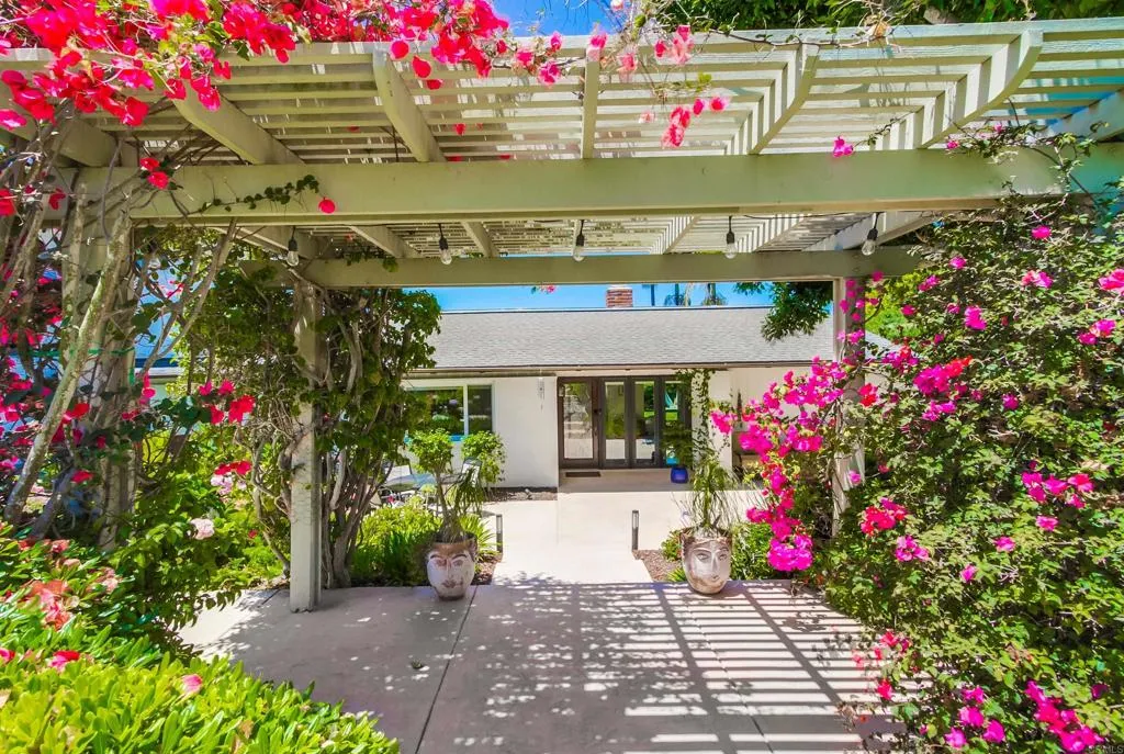 https://cdn.realtyfeed.com/cdn/127/306725262/04752e7869d37fa6e7b55f0b96f46cde.webp