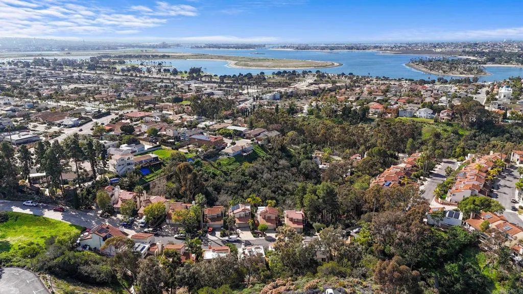 https://cdn.realtyfeed.com/cdn/127/306725324/8da87cedc1df074434e29847d4ad853e.webp