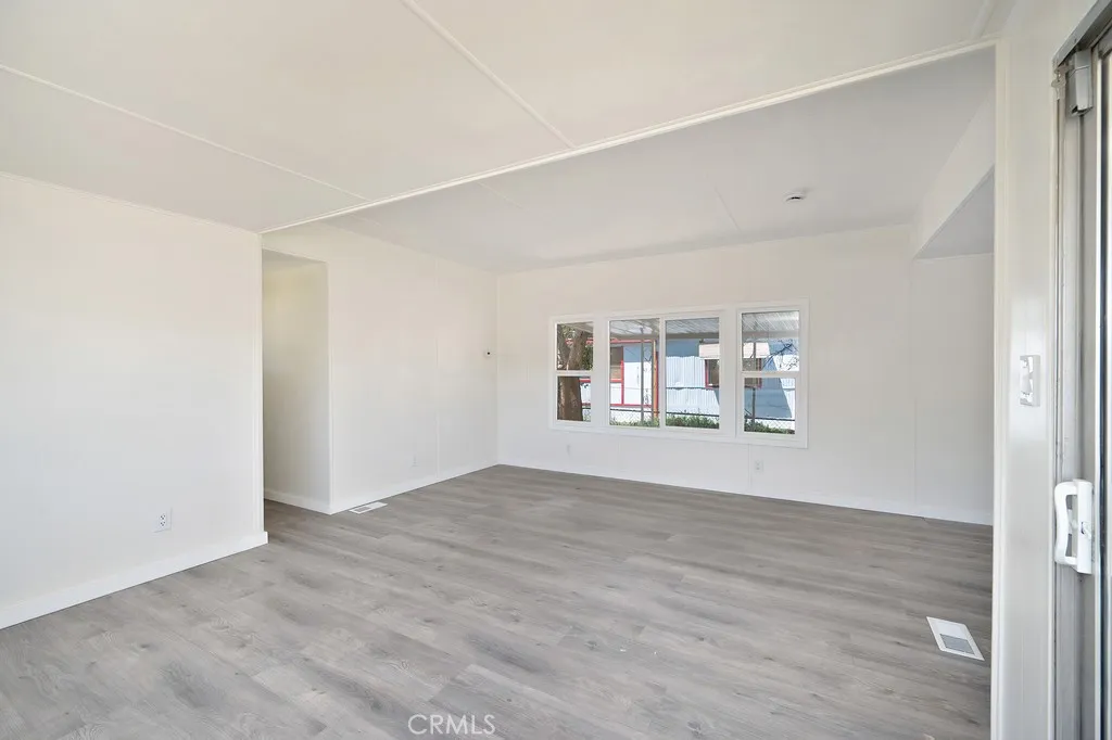 https://cdn.realtyfeed.com/cdn/127/306725339/7b2e180adb430d12e2bad1df81fb9888.webp