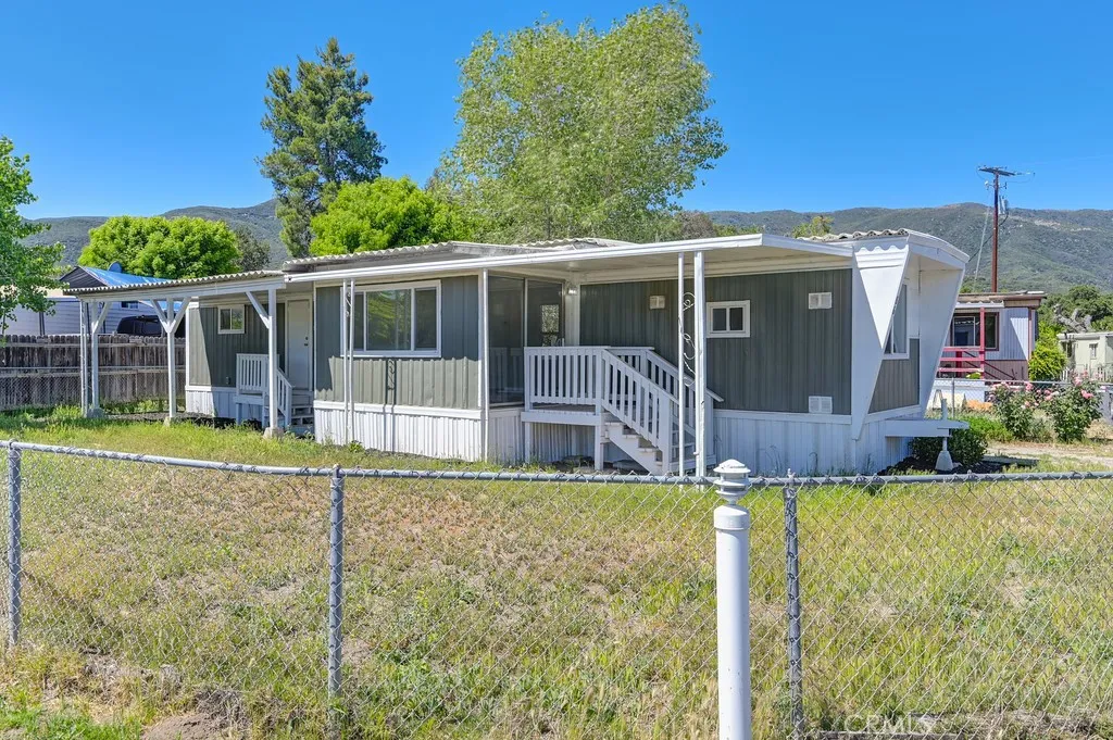 https://cdn.realtyfeed.com/cdn/127/306725339/80200441ad3b21396b69c0ed796744fb.webp