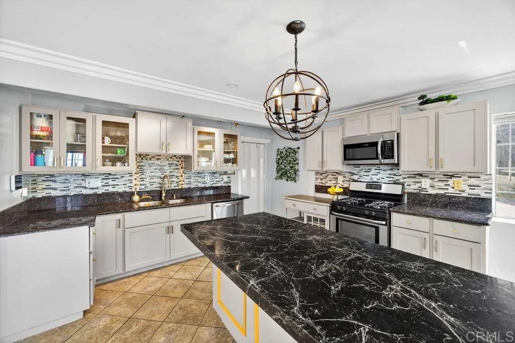 https://cdn.realtyfeed.com/cdn/127/306725346/166eb31d9444ae5b927547e0589ebbfc.webp