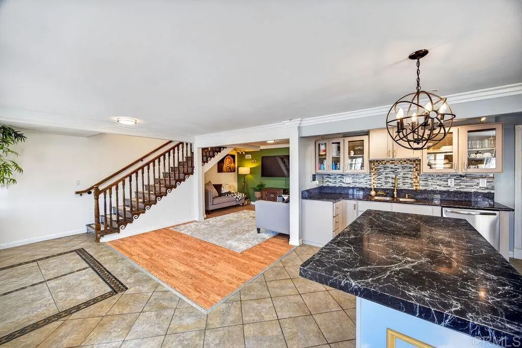 https://cdn.realtyfeed.com/cdn/127/306725346/517c05e6540a8ba1c7a36d95bcf4aac2.webp