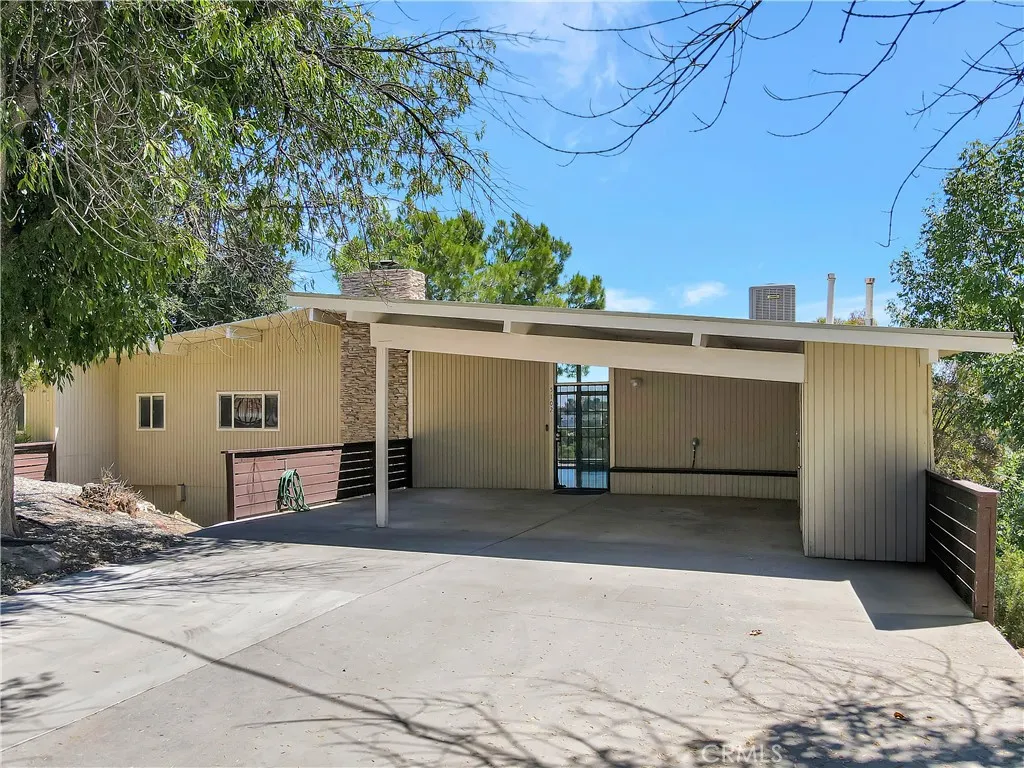 Woodland Hills, CA 91364