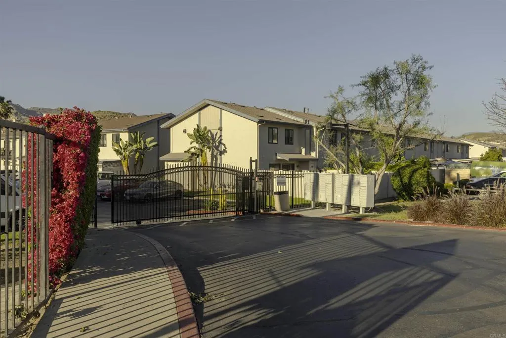 https://cdn.realtyfeed.com/cdn/127/306725460/a0c97f08986a53b22209b5dd48f69c7a.webp