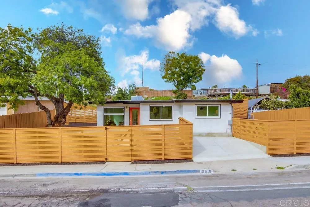 https://cdn.realtyfeed.com/cdn/127/306725461/843cf96d1aac0fcfc12f4f4f208a0566.webp