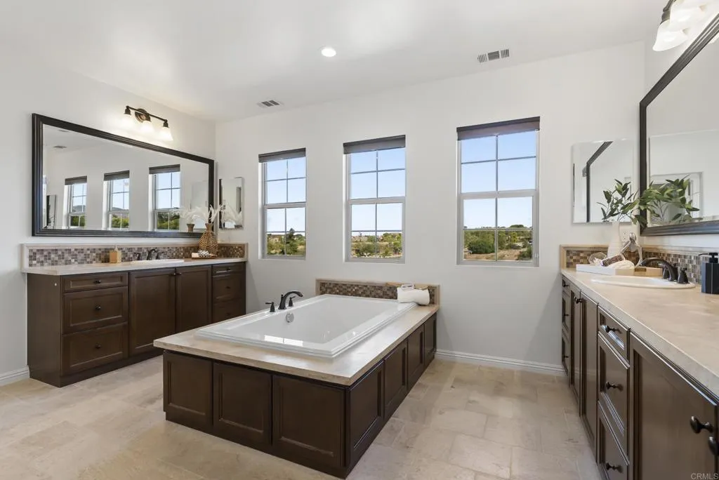 https://cdn.realtyfeed.com/cdn/127/306725464/3029484fc15c8715cbd15e0a9dc34476.webp