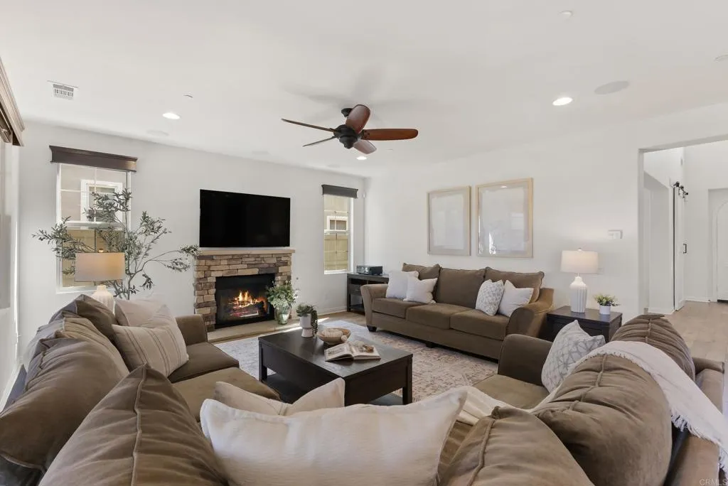 https://cdn.realtyfeed.com/cdn/127/306725464/3c3dcfdb930ba7cfe0159bef69ad042b.webp