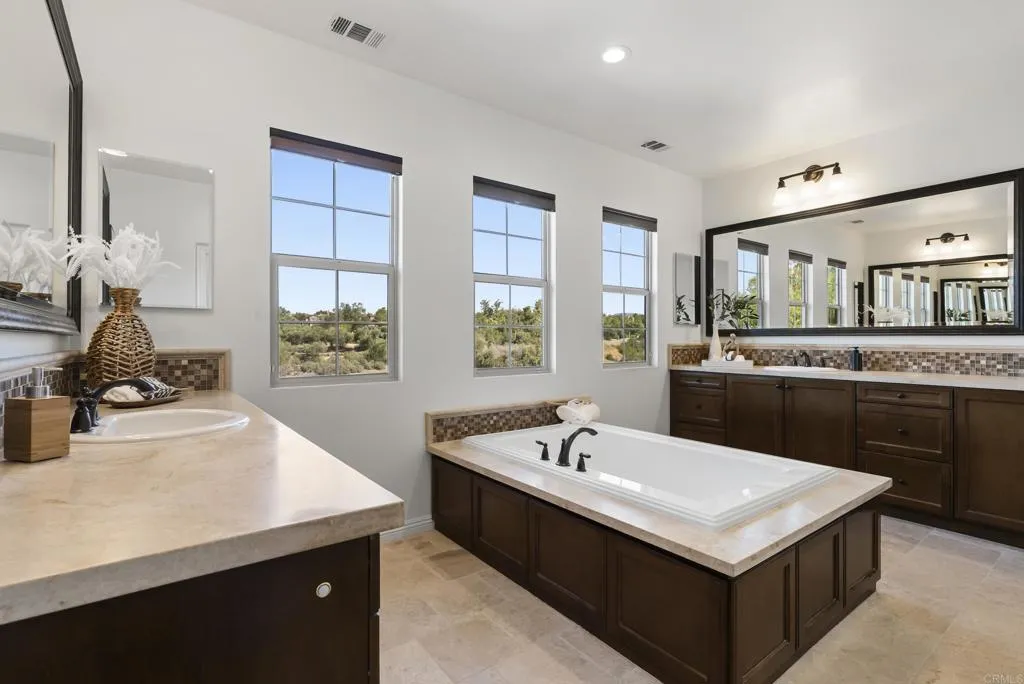 https://cdn.realtyfeed.com/cdn/127/306725464/ccf0d460208092aad2b803c0c5515849.webp