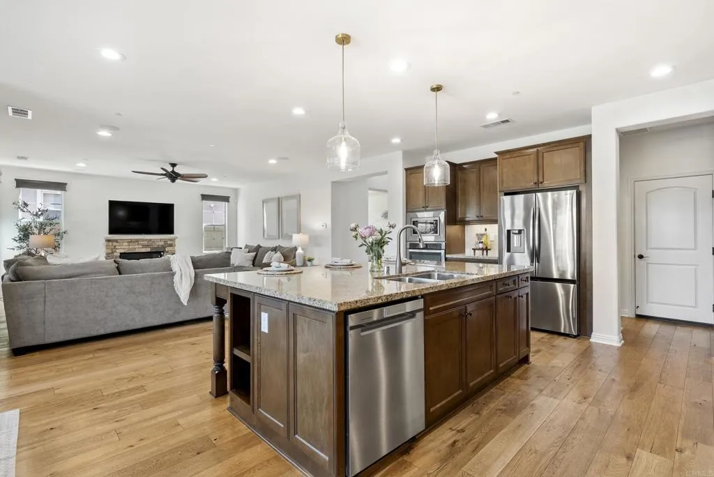 https://cdn.realtyfeed.com/cdn/127/306725464/cf9f9425ecb54f84eb2850c865bb5d26.webp