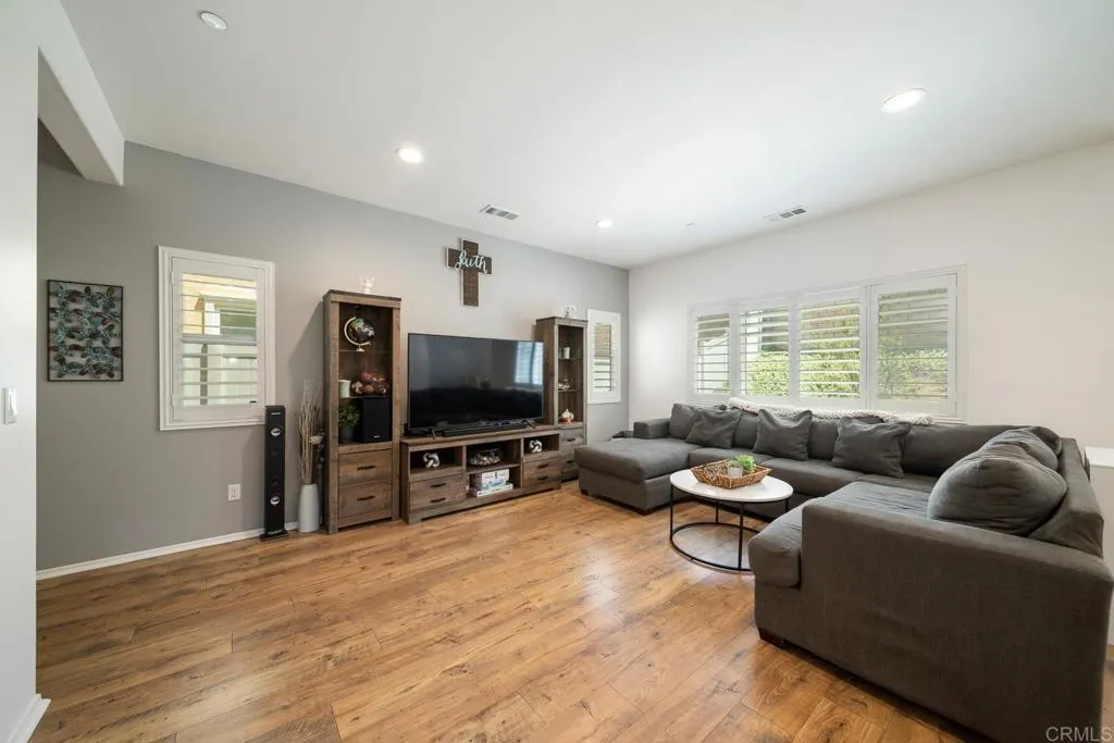 https://cdn.realtyfeed.com/cdn/127/306725467/1419544f14b5724b86cbfb28e4b60cbb.webp