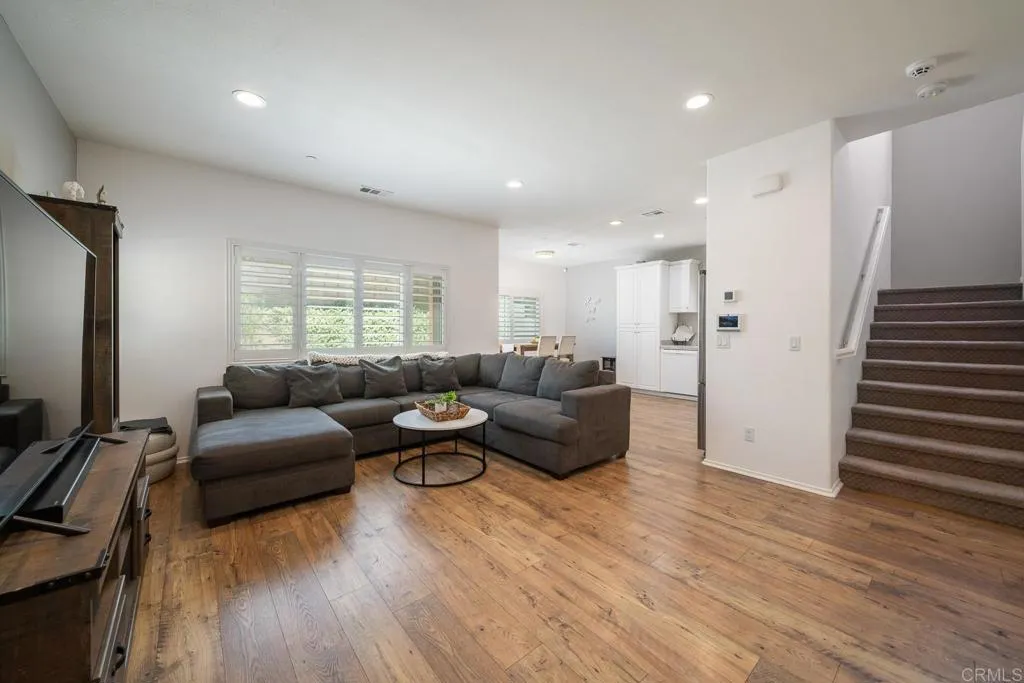 https://cdn.realtyfeed.com/cdn/127/306725467/557d14865ae3fa7b6aa770f3fba7a843.webp
