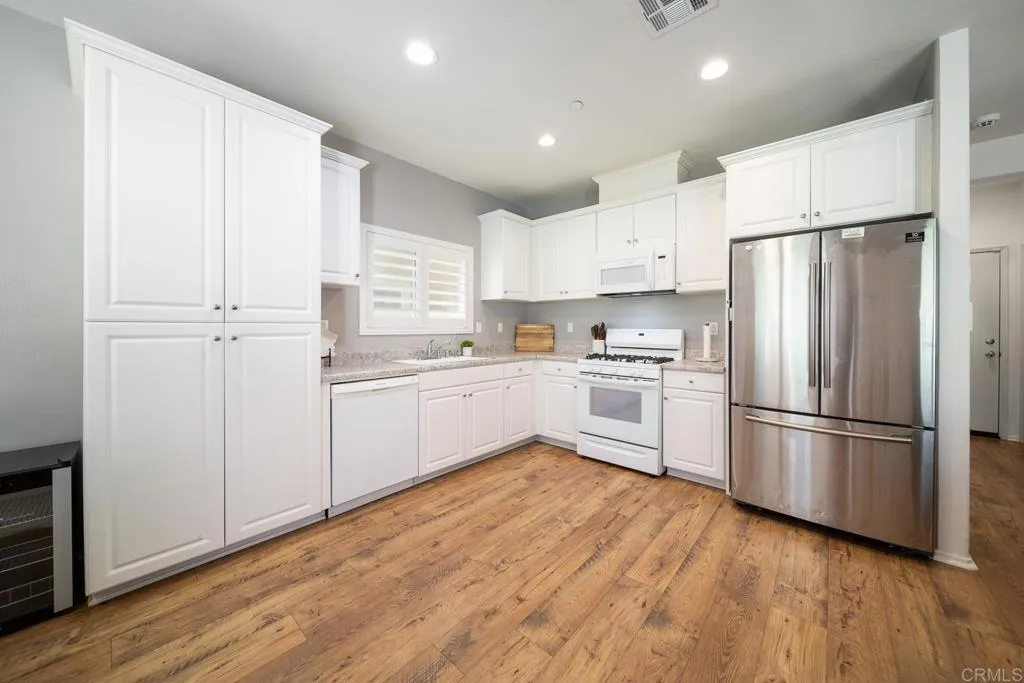 https://cdn.realtyfeed.com/cdn/127/306725467/9836f6aaf2fb29edd2dc2d933193fa1f.webp