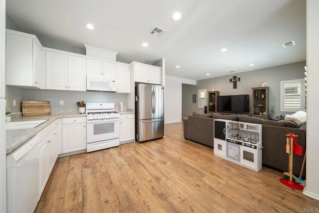 https://cdn.realtyfeed.com/cdn/127/306725467/ba50f0050c35097bebce7766a4c1b655.webp