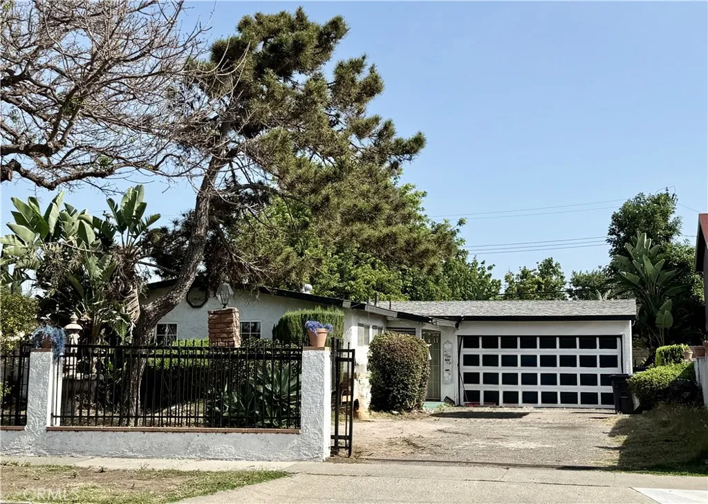2205 W 9th St