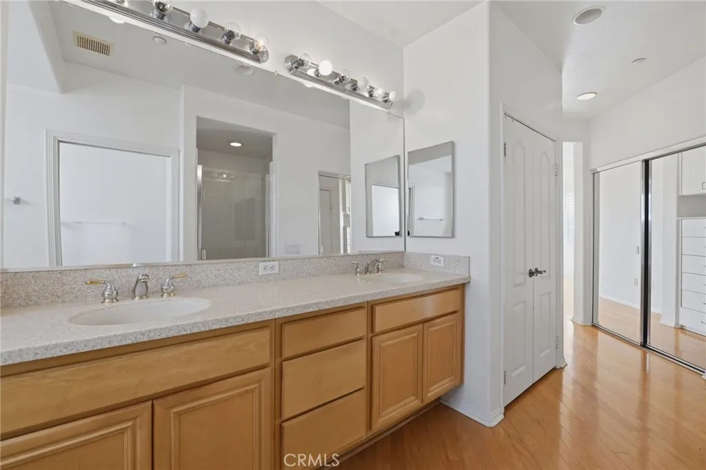 https://cdn.realtyfeed.com/cdn/127/306725515/2a6dab861d6ac5c377afe5502d4d1ce6.webp