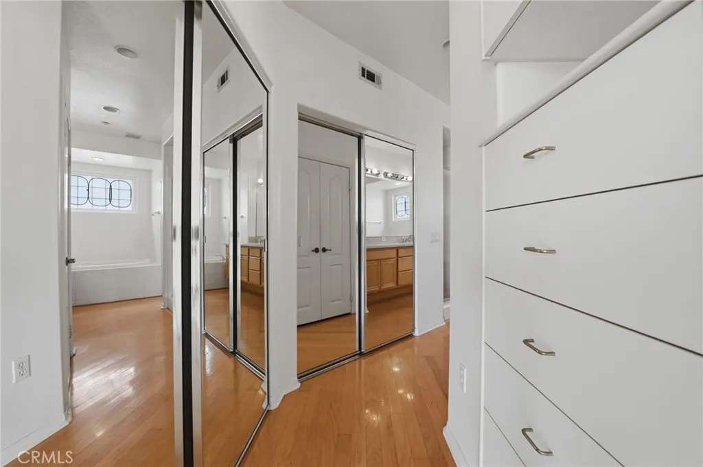 https://cdn.realtyfeed.com/cdn/127/306725515/4faf5d08878252cbad1461156cce943f.webp