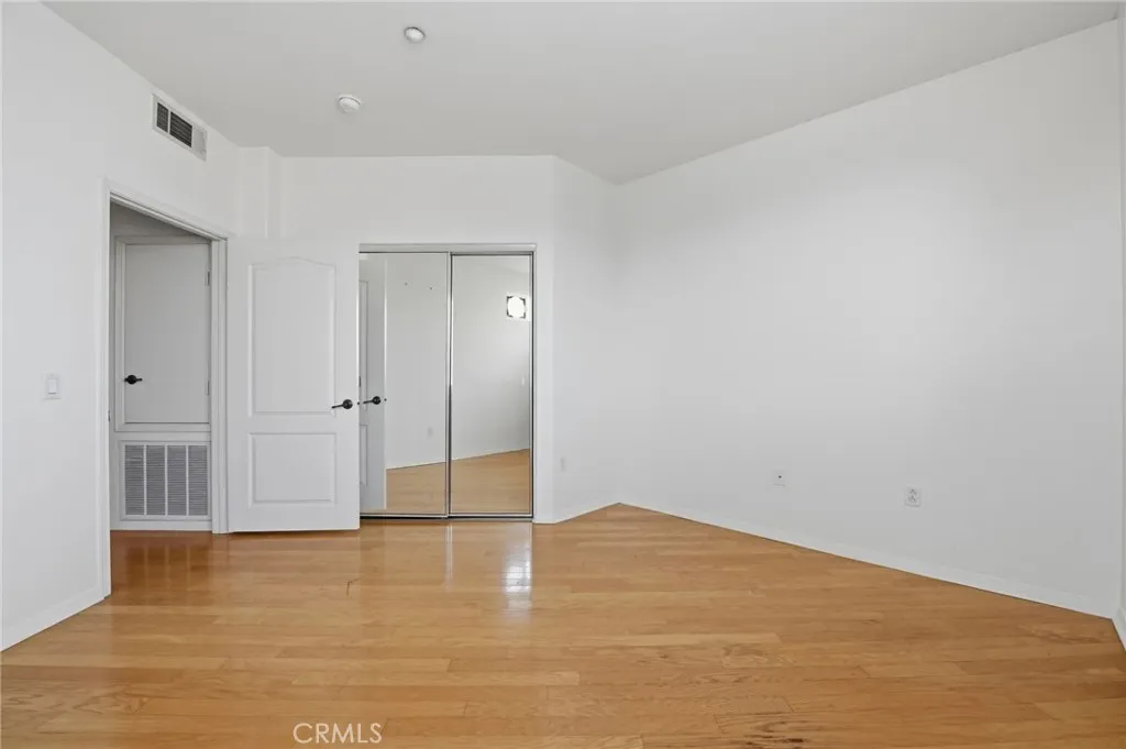 https://cdn.realtyfeed.com/cdn/127/306725515/82c356e2529bd737fa564a26207a71a4.webp