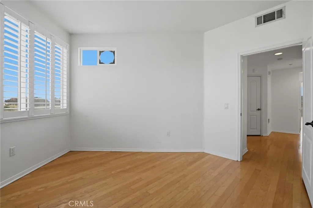 https://cdn.realtyfeed.com/cdn/127/306725515/88a93d978f3cc3f5adba9e4ab6f8b0aa.webp