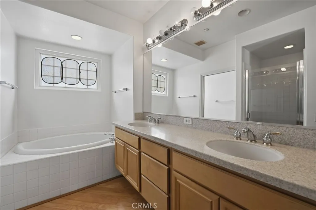 https://cdn.realtyfeed.com/cdn/127/306725515/bdb7c851167275a820f47189251ba18c.webp