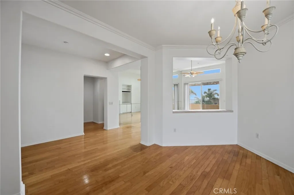 https://cdn.realtyfeed.com/cdn/127/306725515/df462561159f53bc26f04d6b96354feb.webp