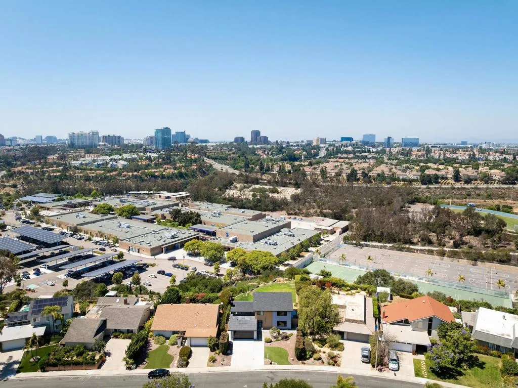 https://cdn.realtyfeed.com/cdn/127/306725538/51b0aedbced420e3c8f01dcc77bd8054.webp