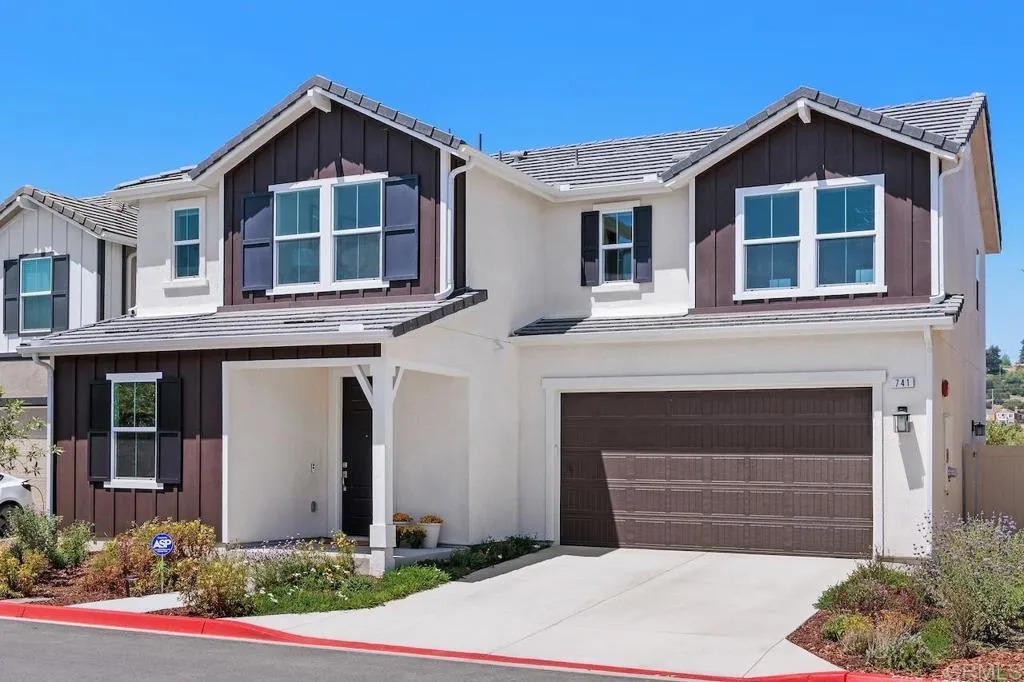 741 Kingbird Loop