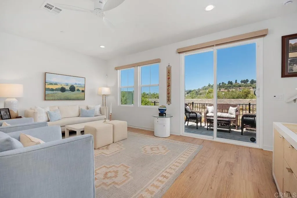 741 Kingbird Loop