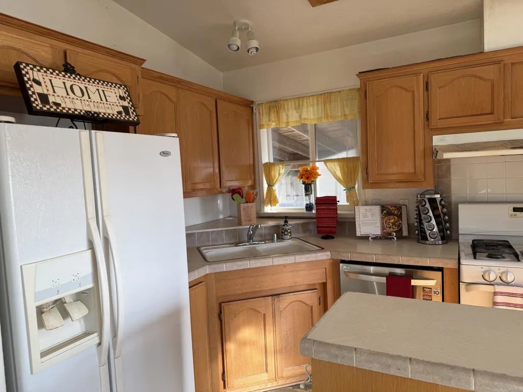 https://cdn.realtyfeed.com/cdn/127/306725683/c9b62d49028e80be3141223ee2482a82.webp