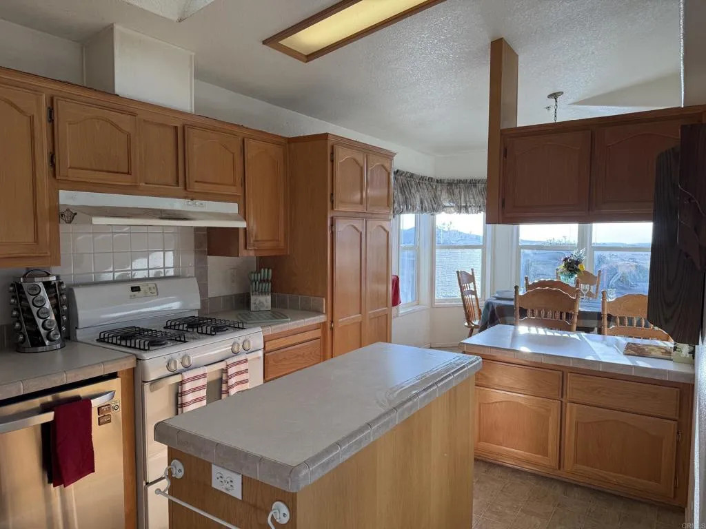https://cdn.realtyfeed.com/cdn/127/306725683/fd6ddc9a6f511cebf2ec1687378f43b6.webp
