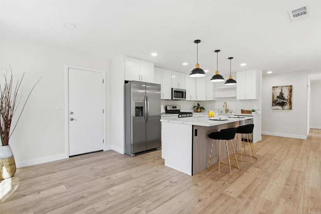https://cdn.realtyfeed.com/cdn/127/306725685/080b1132c1105824f6066576d4e55cc5.webp