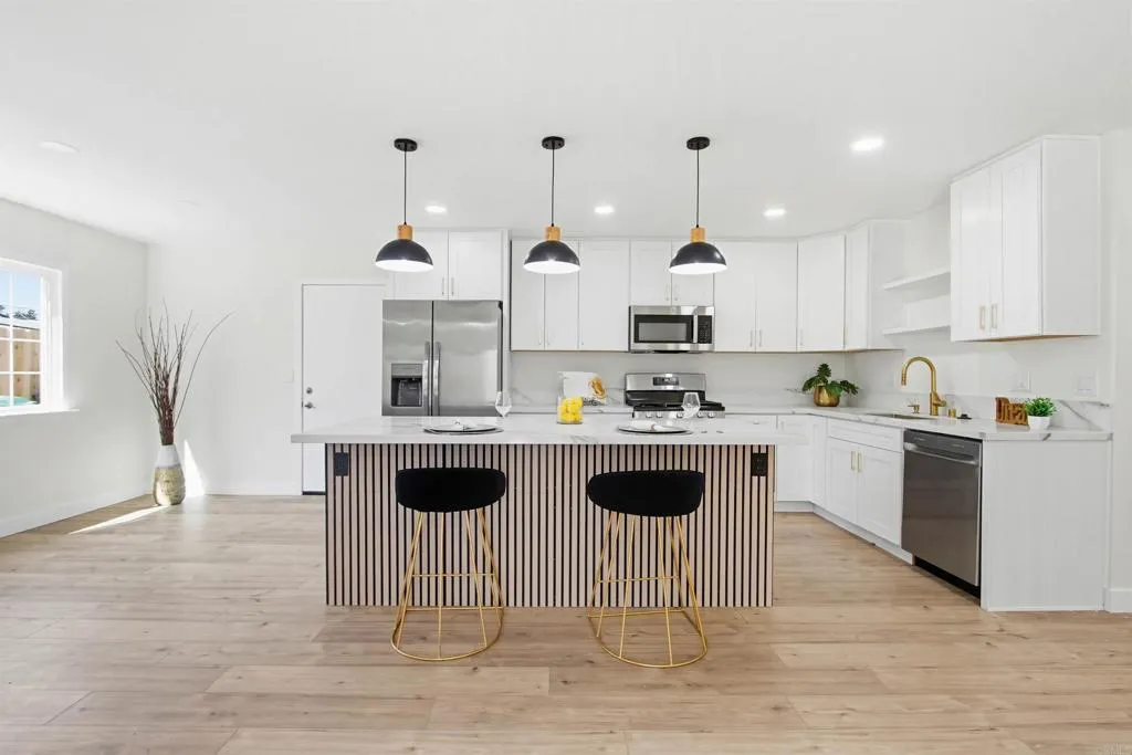https://cdn.realtyfeed.com/cdn/127/306725685/3f91ddb46f3879b213e364c2b71bc390.webp