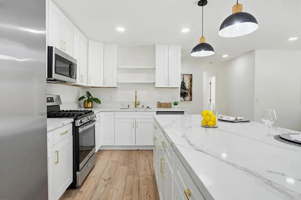 https://cdn.realtyfeed.com/cdn/127/306725685/b07547a862aa5998aadbe48772bdec2a.webp