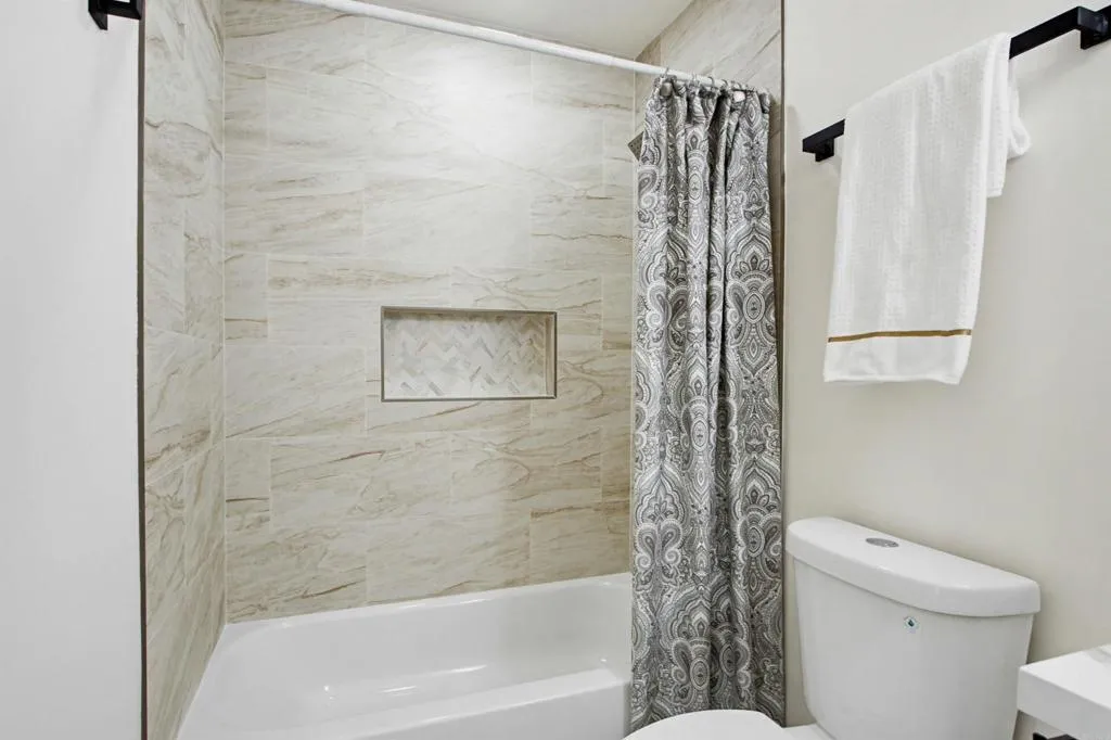 https://cdn.realtyfeed.com/cdn/127/306725685/f53b218f16a4bd6d21c7cce8adce3a1d.webp