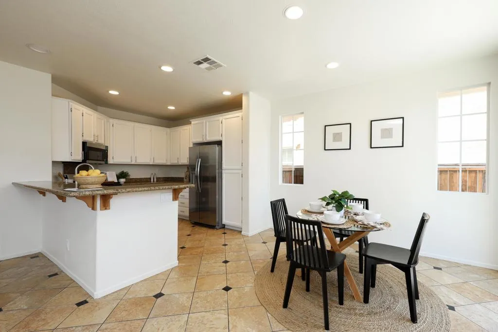 https://cdn.realtyfeed.com/cdn/127/306725739/12dd58de8d6a50422aaad79c7f13f833.webp