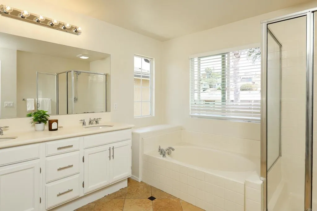 https://cdn.realtyfeed.com/cdn/127/306725739/20ef85fa7c70cc28601b7cdefb41132e.webp